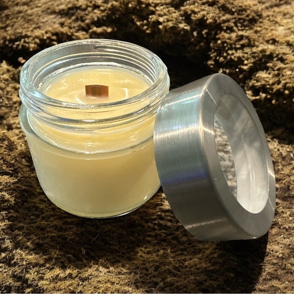 OAKMOSS & AMBER Scented Candle with Silver Lid - Picture 1 of 1